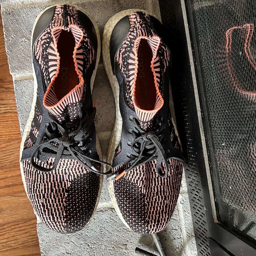 Adidas UltraBoost - Picture 2 of 3
